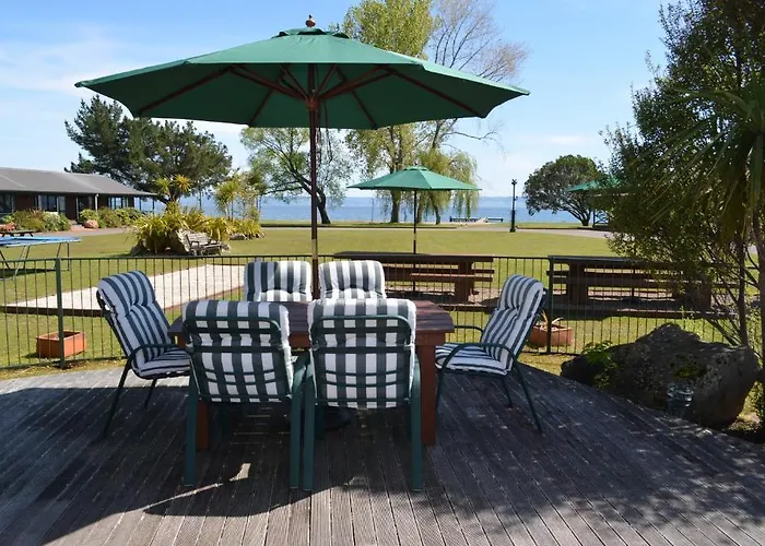 Cedarwood Lakeside Motel&Conference Venue